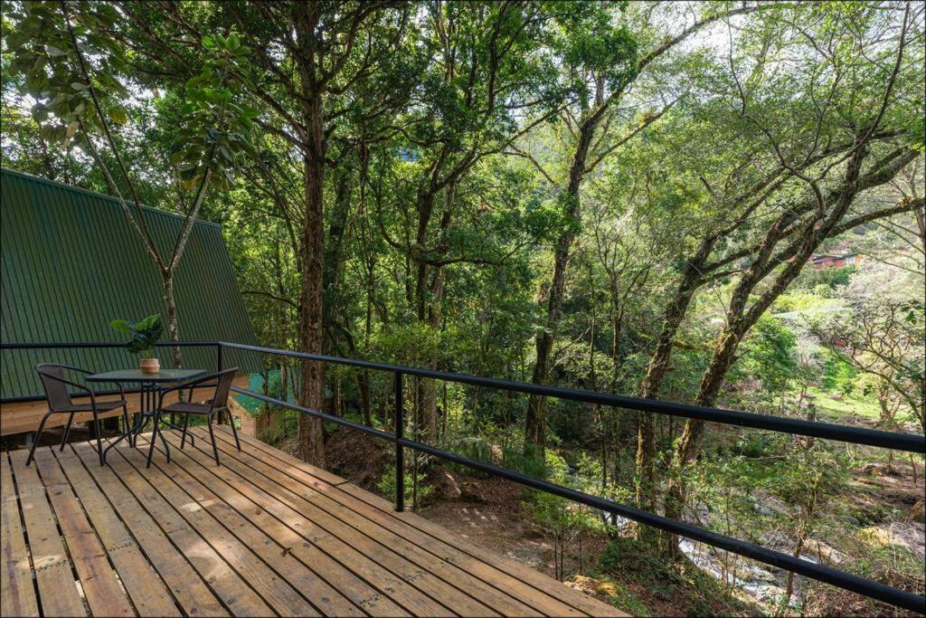 Unicorn Lodge: Direct Riverfront : Unique Experience San Gerardo de Dota Exteriör bild