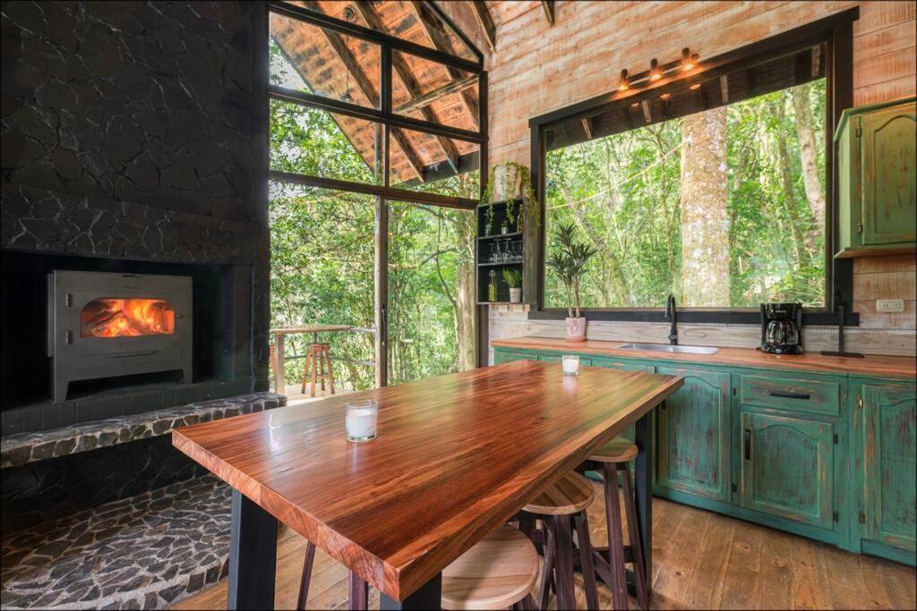 Unicorn Lodge: Direct Riverfront : Unique Experience San Gerardo de Dota Exteriör bild