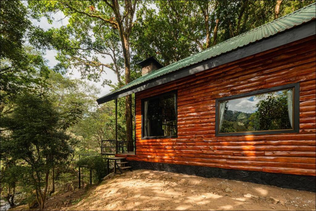 Unicorn Lodge: Direct Riverfront : Unique Experience San Gerardo de Dota Exteriör bild
